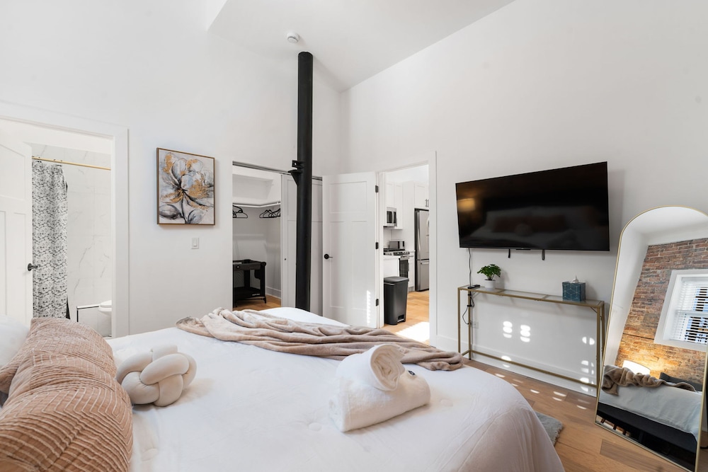 New Listing Family West Town Unit