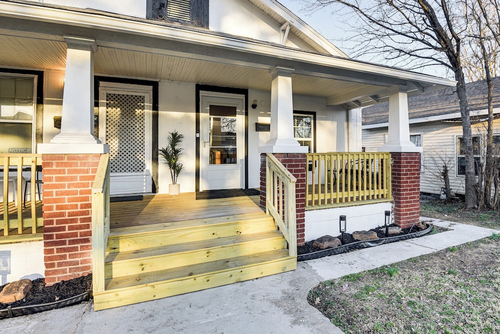 1 Mi to Tulsa Arts District: Updated Home w/ Deck!