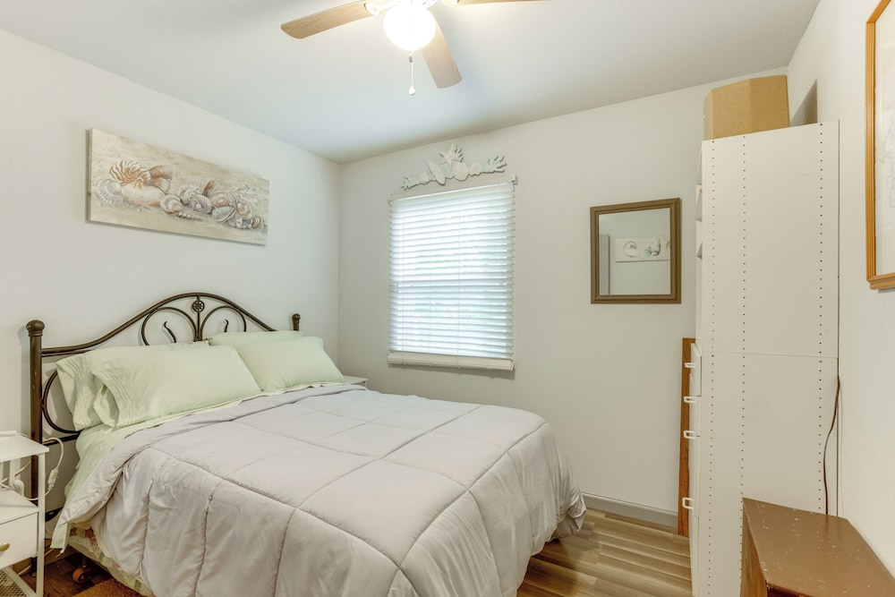 Walk to Lake Hamlin: Cottage Near Boat Launch