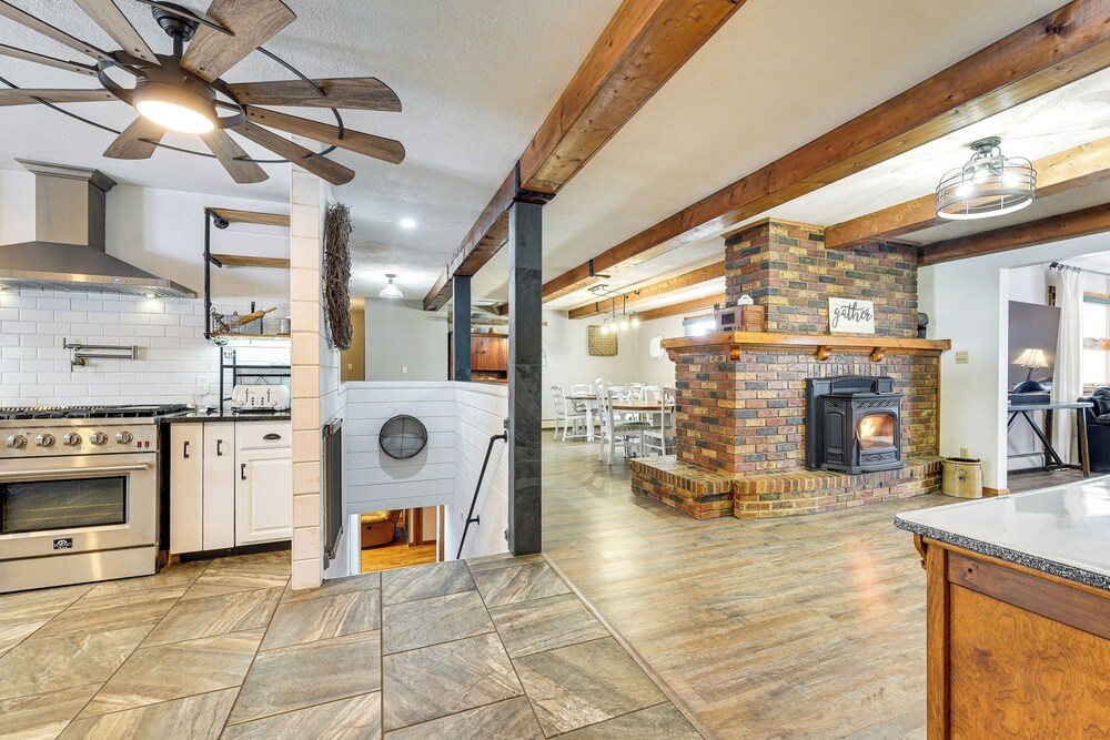 Fire Pit + Game Room: North East Family Retreat!