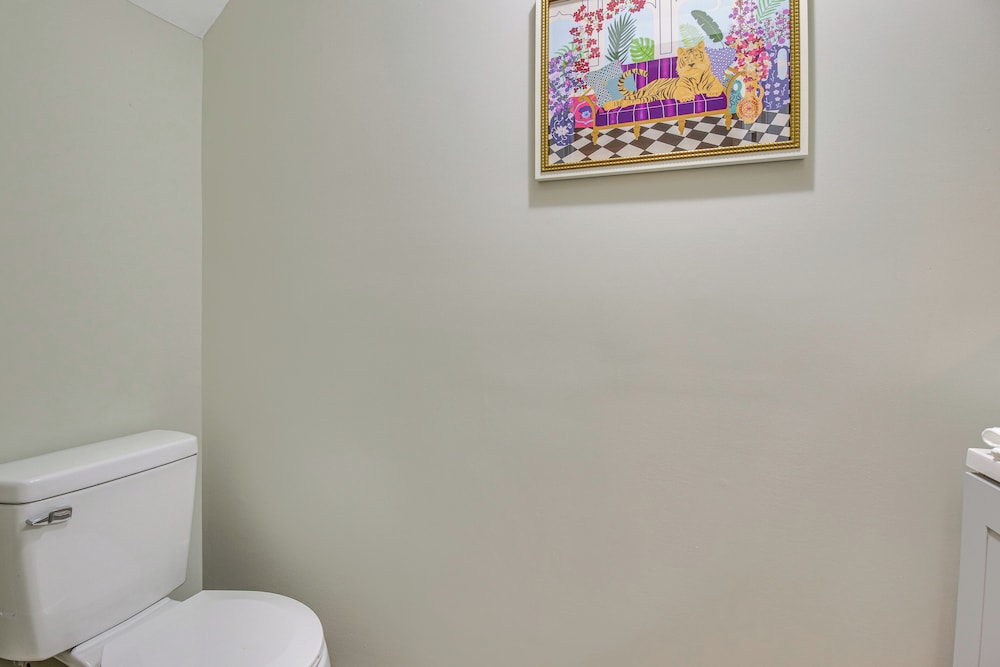 2 Mi to Dtwn Cincinnati: Home w/ Fenced Yard!