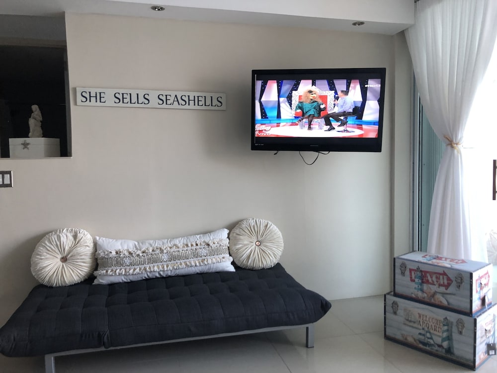 Ocean View Gorgeous 1 Bedroom Apt