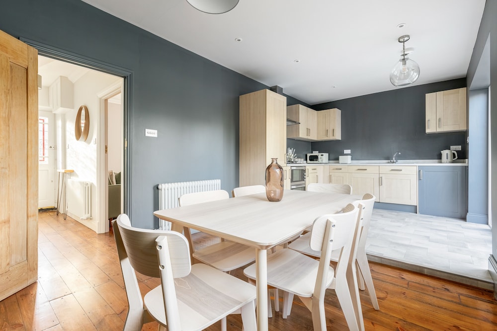 Spacious 3 Bed Flat Putney