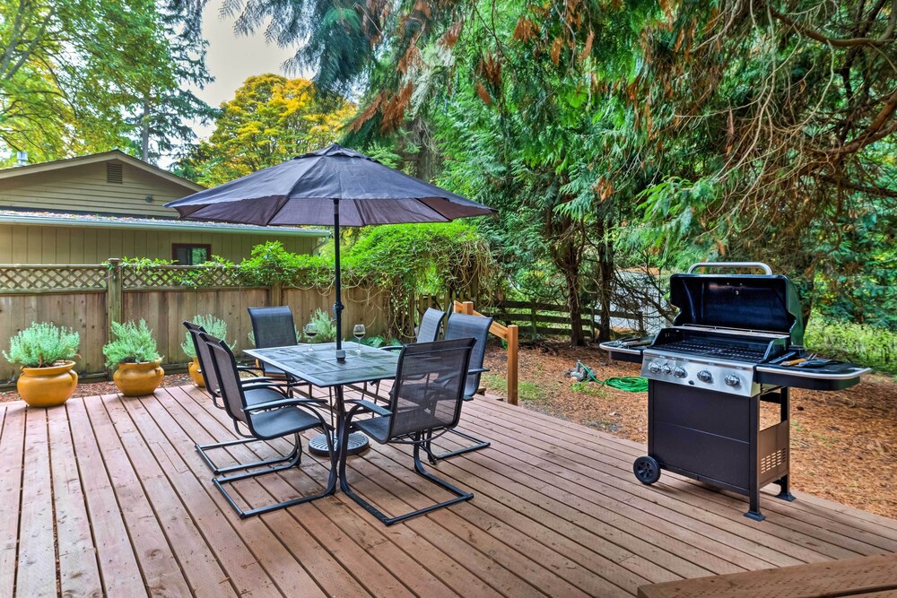 House w/ Deck on Whidbey Island, 1 Mi From Shore! view 3