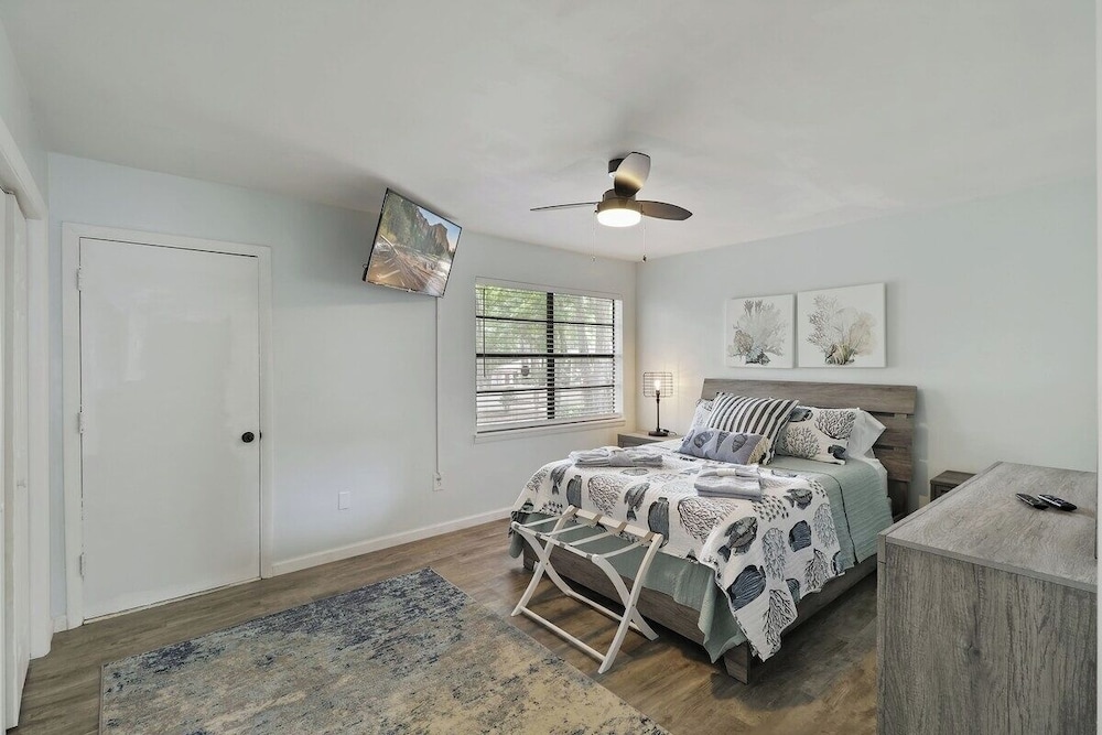 Cozy 2BR Hilton Head Townhome w/ Pool Access