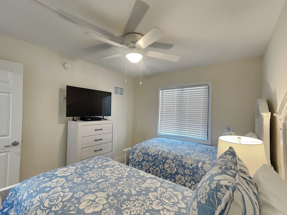 Seaside 2 by Distinctive Beach Rentals