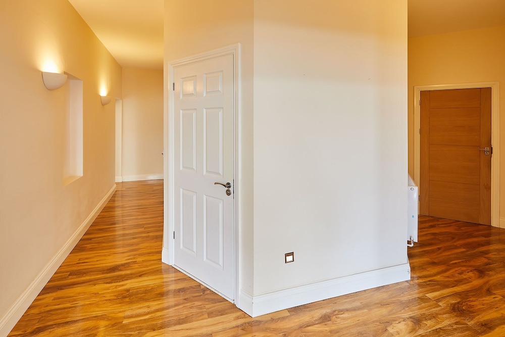 Whitley Bay Vacations - Host Stay Sea View Montague Apartments - Property Image 1