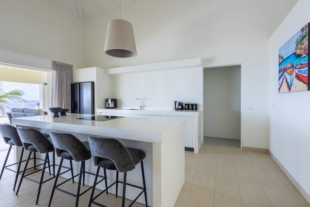 Villa Azure Vista 6BR Luxury Stay w 2 Pools