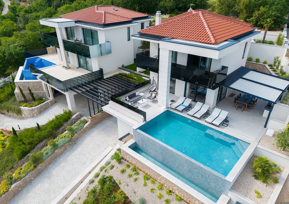 Villa Majestic With Sauna and Beautiful Views