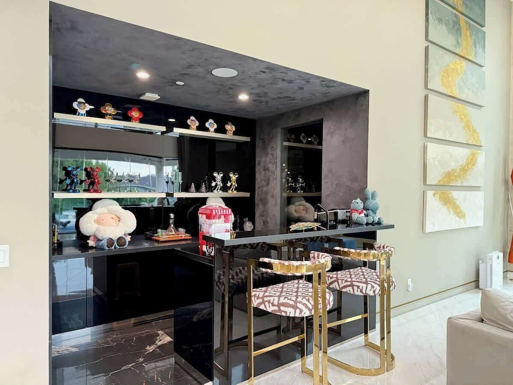 @ Marbella Lane - Enchanted Garden & Pool Hideaway