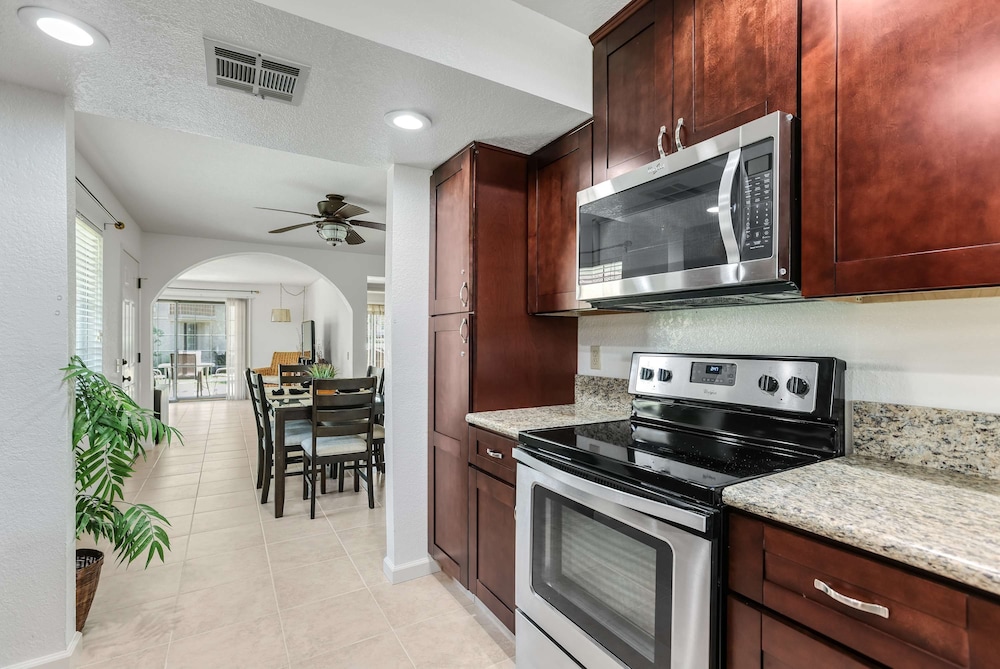 2BR 2BA Stylish Palm Springs Condo