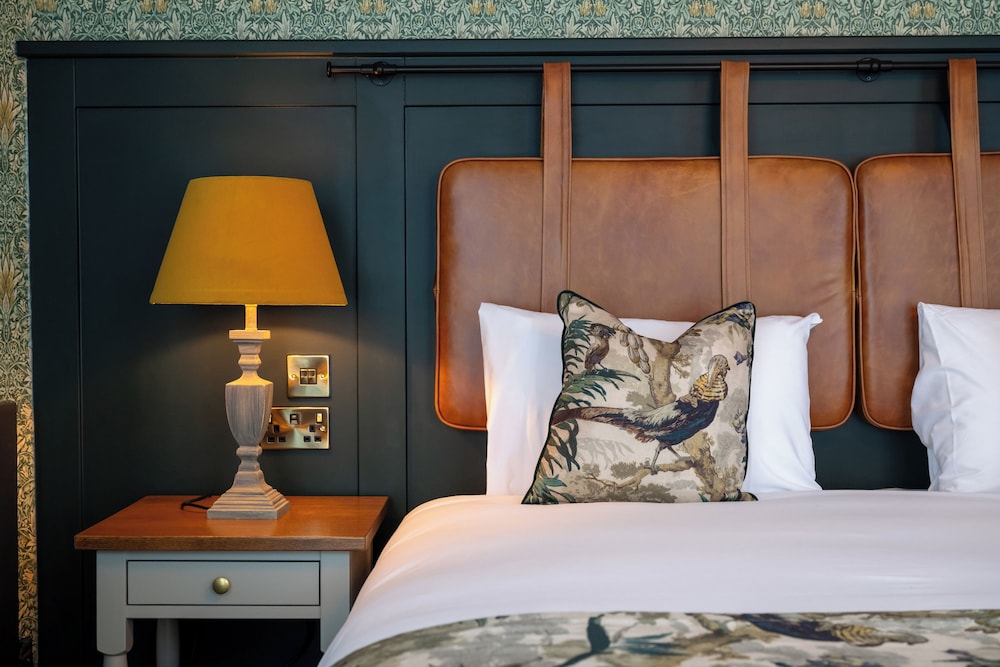 Wheatsheaf Hotel - Virginia Water by Chef and Brewer Collection