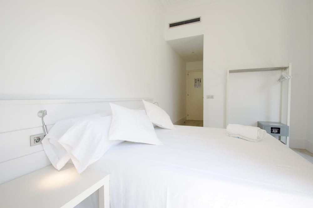 Hostal Express by gaiarooms