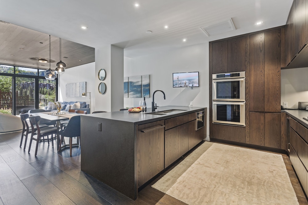 One Empire Pass Lodge at Deer Valley Resort - Two Bedroom Residence #105 2 Condo
