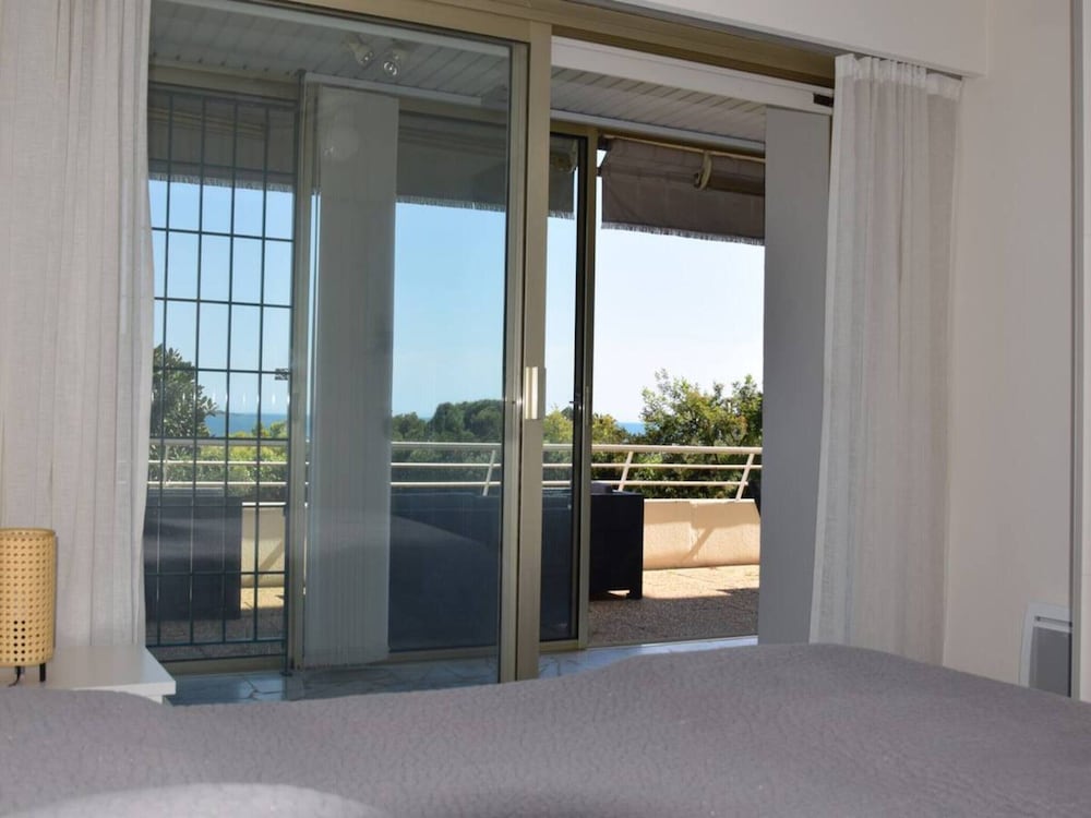 Apartment in Golfe Juan With Sea View