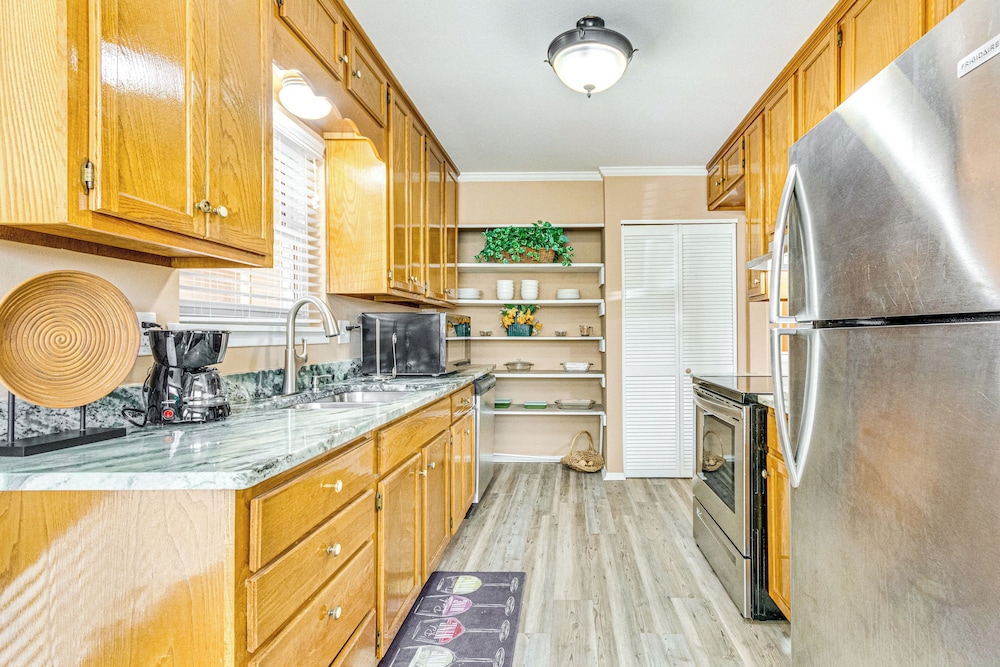 6 Mi to Dtwn: Charming Home in Little Rock