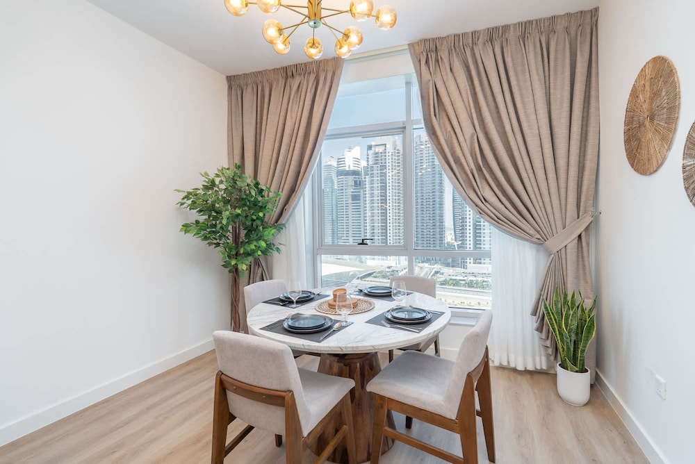 Cozy 1BR Gem in Marina With City Views