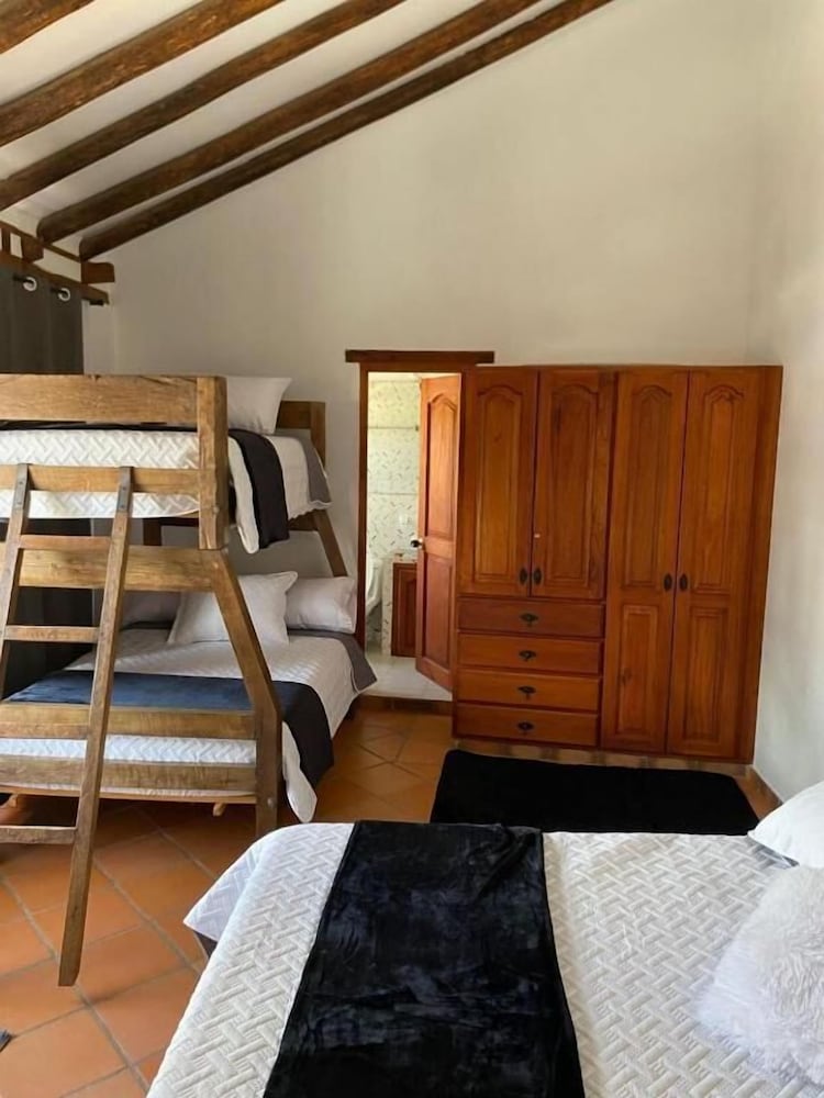 leyvaYork Apartasuites