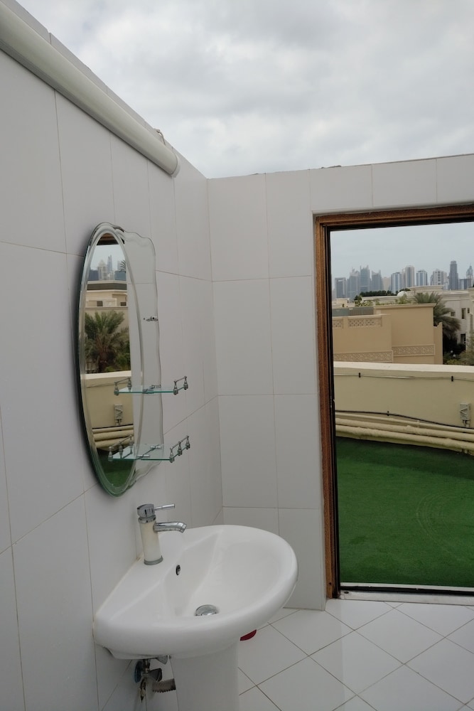 Emirates Hills Lake View Villa