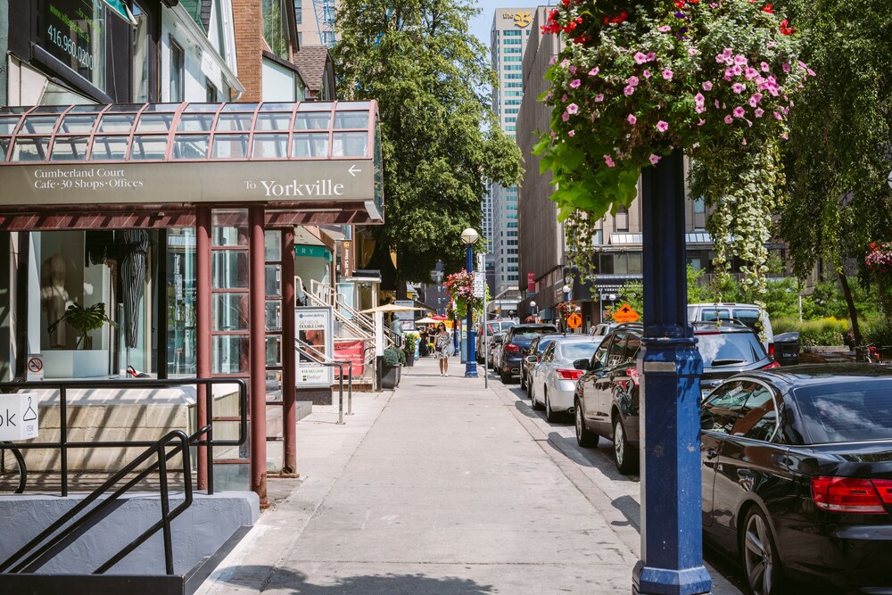 QuickStay - Elegance in Yorkville (Yonge & Bloor)