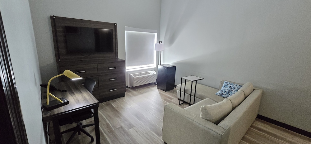La Quinta Inn & Suites by Wyndham Gonzales LA