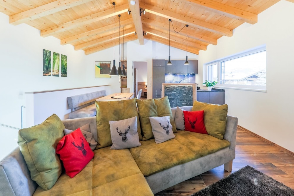 Aurora Mountain Chalet
