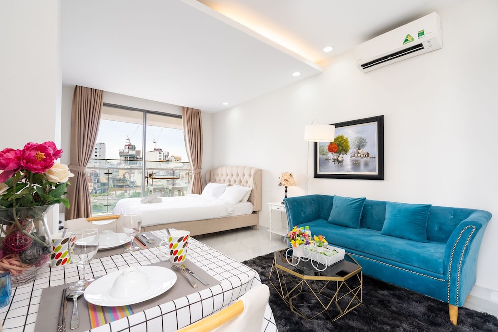 Jennifer House - Millenium Apartment