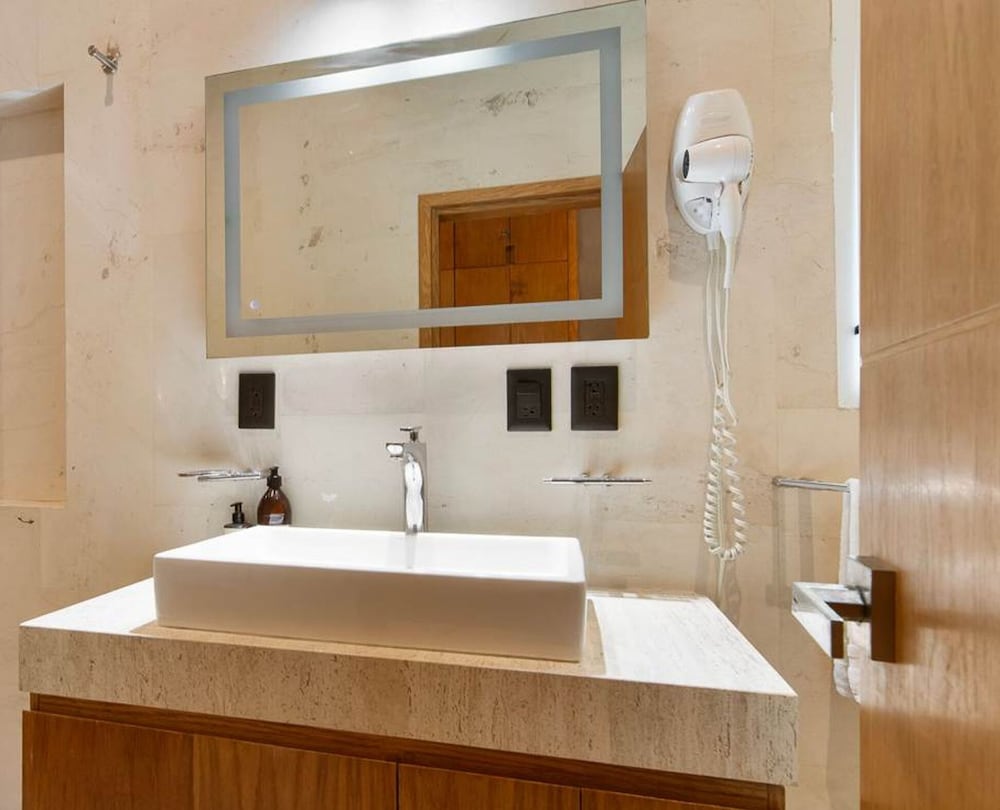 Prime 5th Ave Stay - 4BR With King Beds City Views