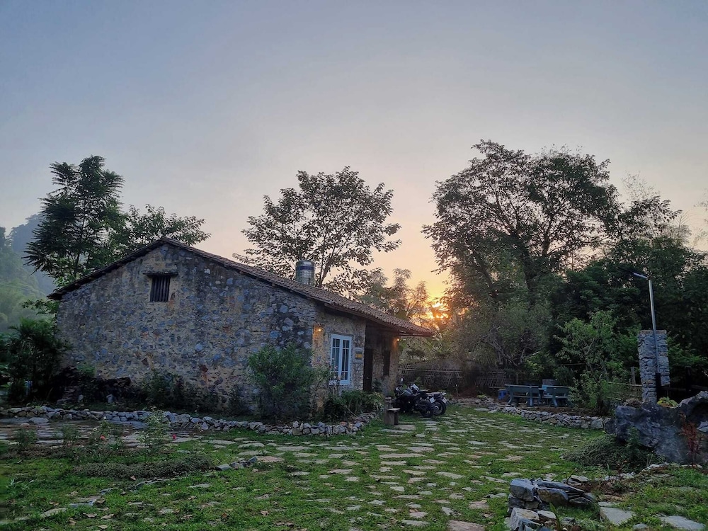 Lan's Homestay Ban Gioc Waterfall view 2