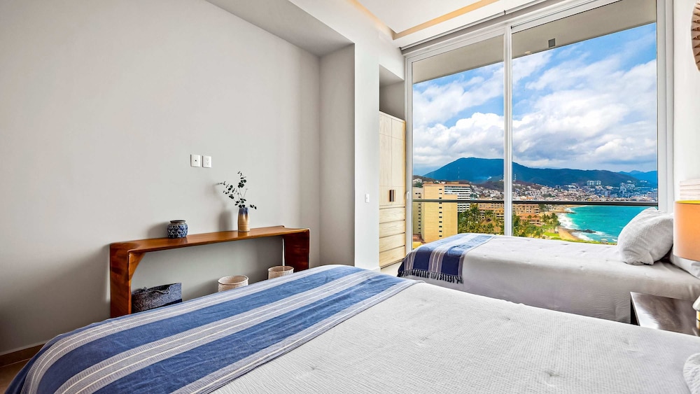 Panoramic Hot Tub Oceanview Luxury 4BR Penthouse