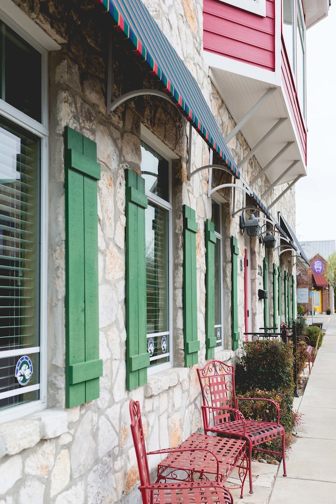 High Cotton Inn