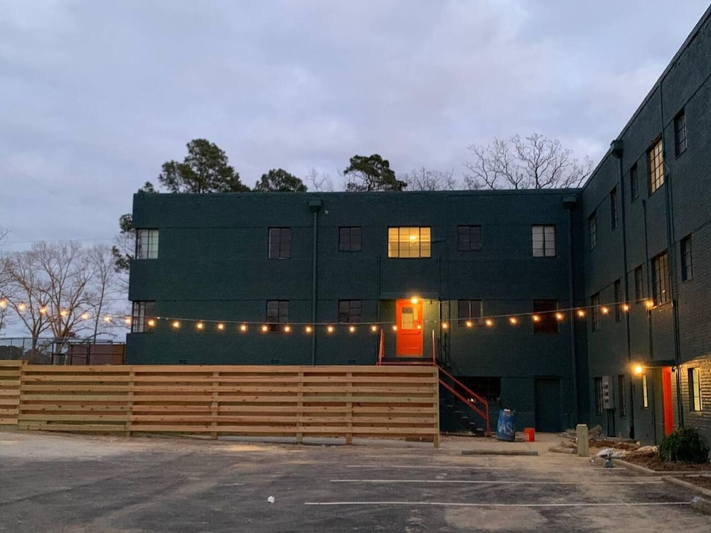 Hotel Honeymoon in Hotsprings - Image 1