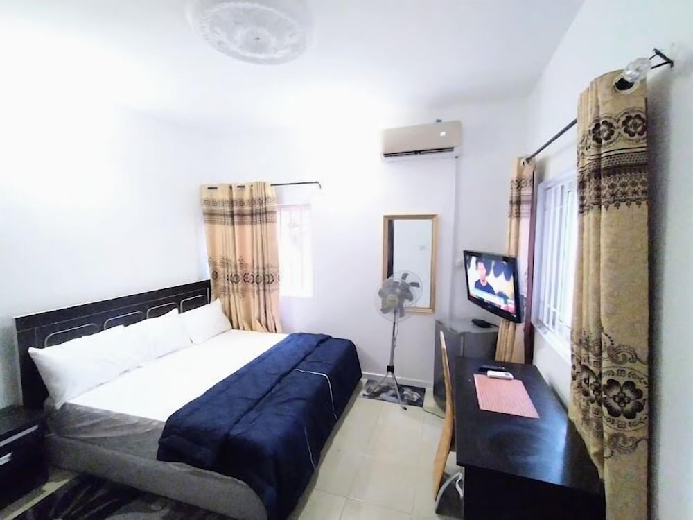GHS APARTMENT LTD