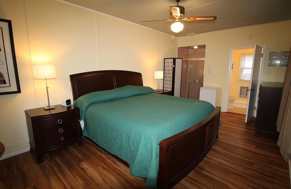 Country Club Drive 208