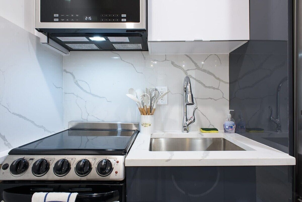 1597 New York Apt
