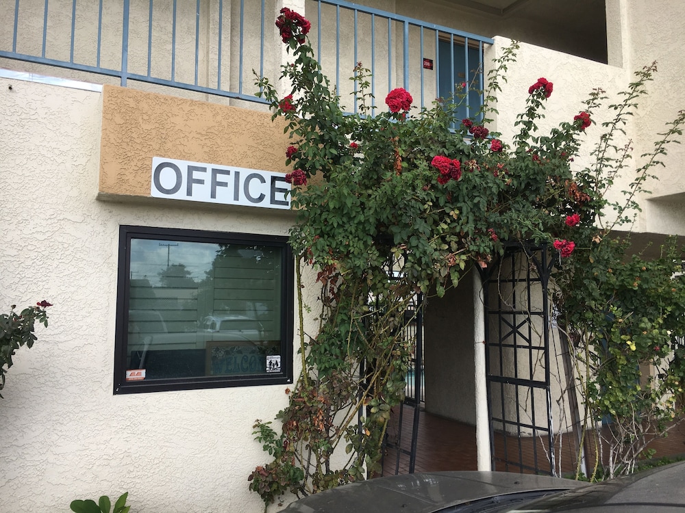 Bellflower Travel Inn