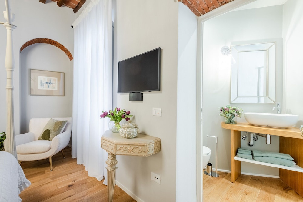 Casa Meg in Lucca With 3 Bedrooms and 2 Bathrooms