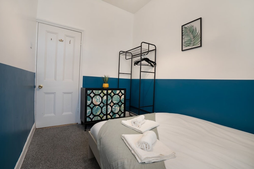 3 Bed-free Parking-close to City