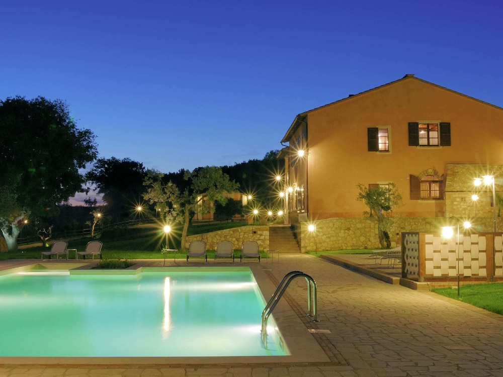 Luxury, Modern Apartment With Pool and Stunning Views photo 2