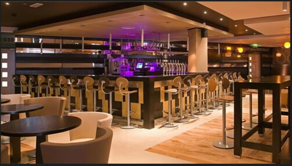 Limerick Vacations - Maldron Hotel Limerick - Property Image 1
