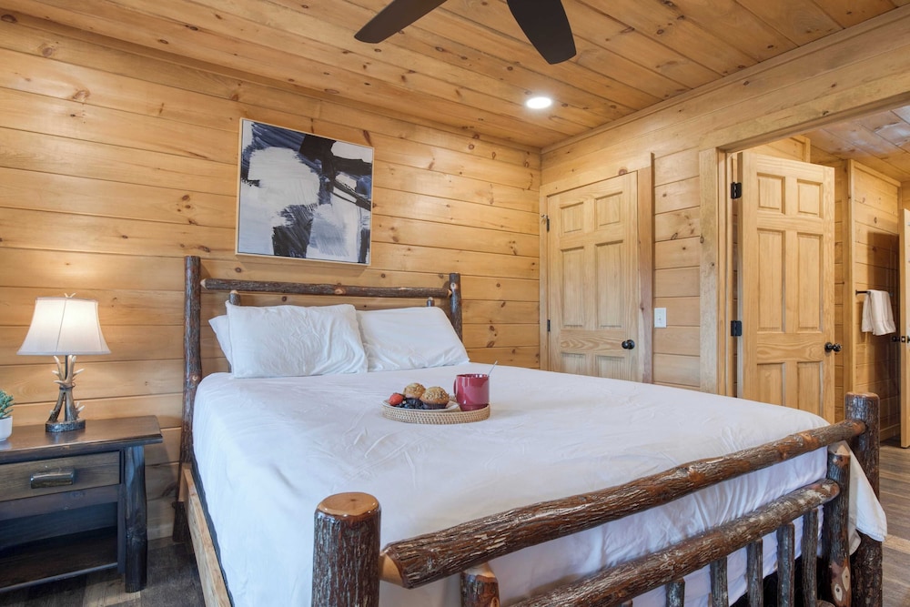 Lions Landing by Avantstay Sleeps 18 Hot Tub Game Room Views Near Pigeon Forge