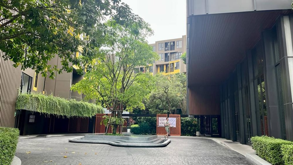 The Base - New Studio Great Location, Shared Pool