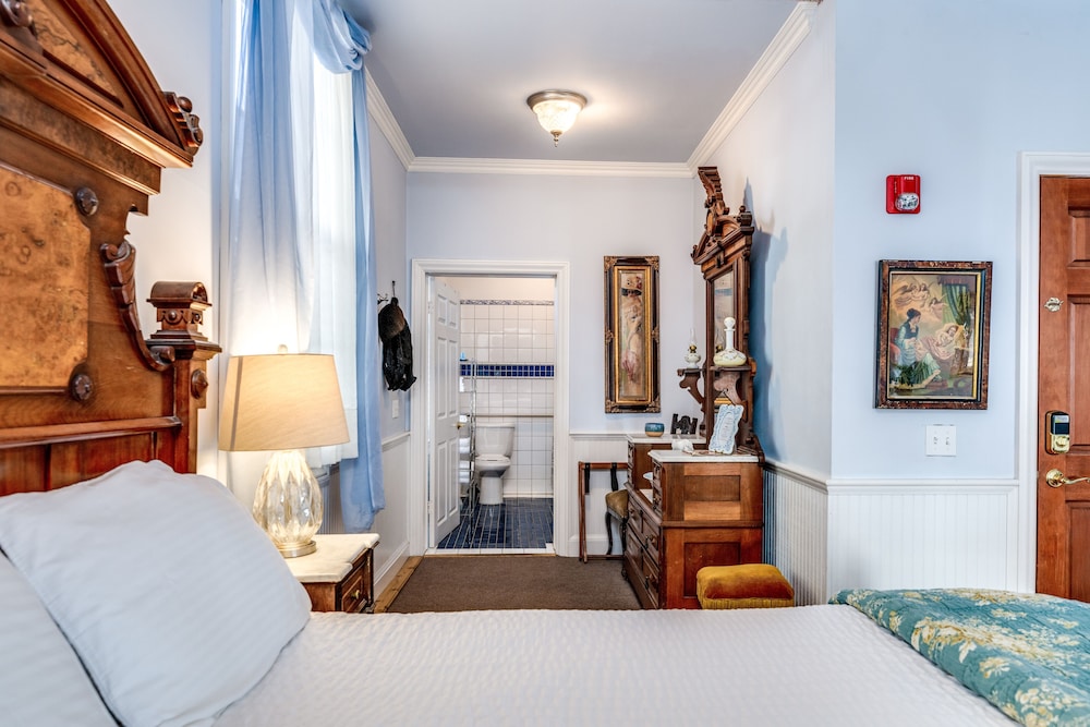 The Dutch Flat Hotel