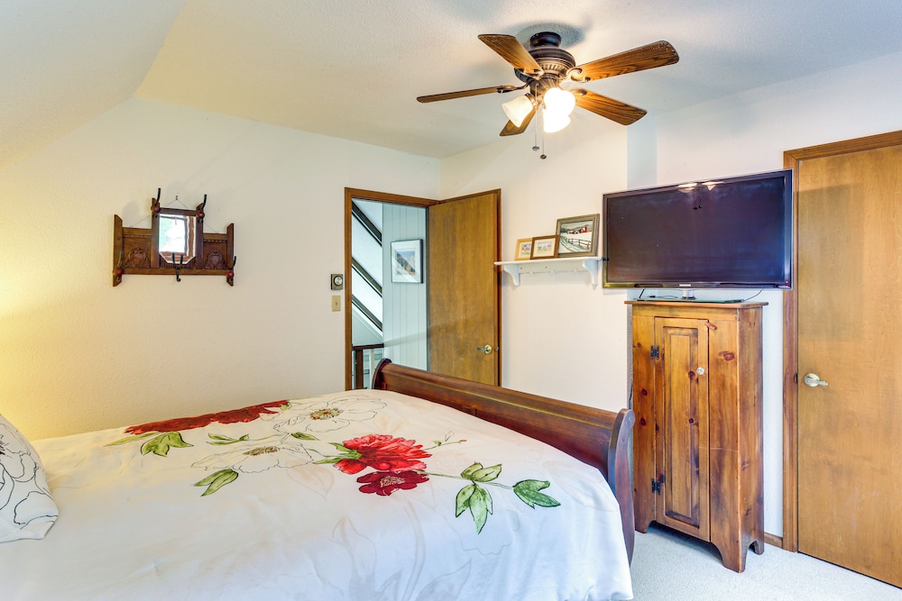 Deck, Fire Pit, Games: Family Escape Near Boone