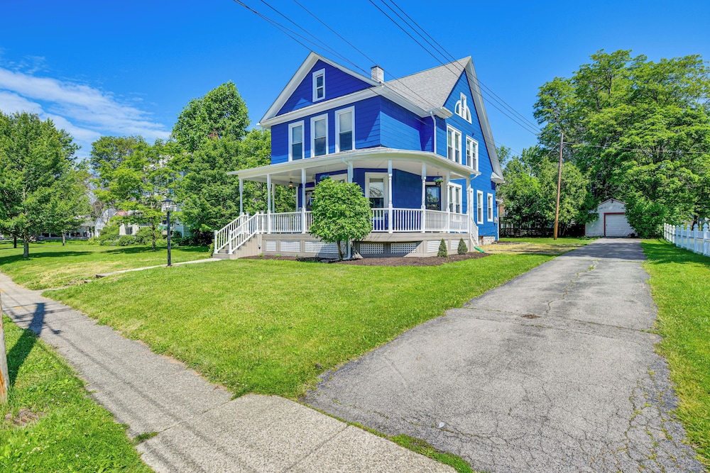 Pet-friendly Lancaster Home 13 Mi to Dtwn Buffalo view 4