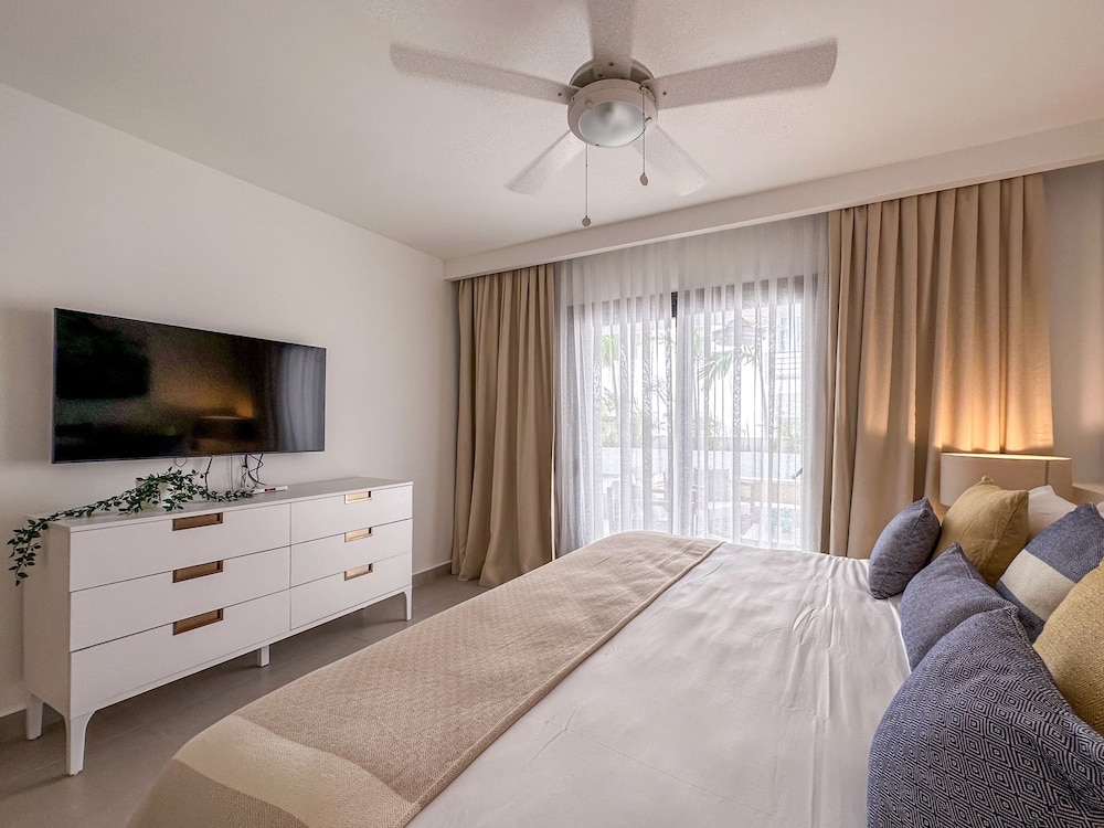 Luxury 3 Bedroom Apartment at the Beach