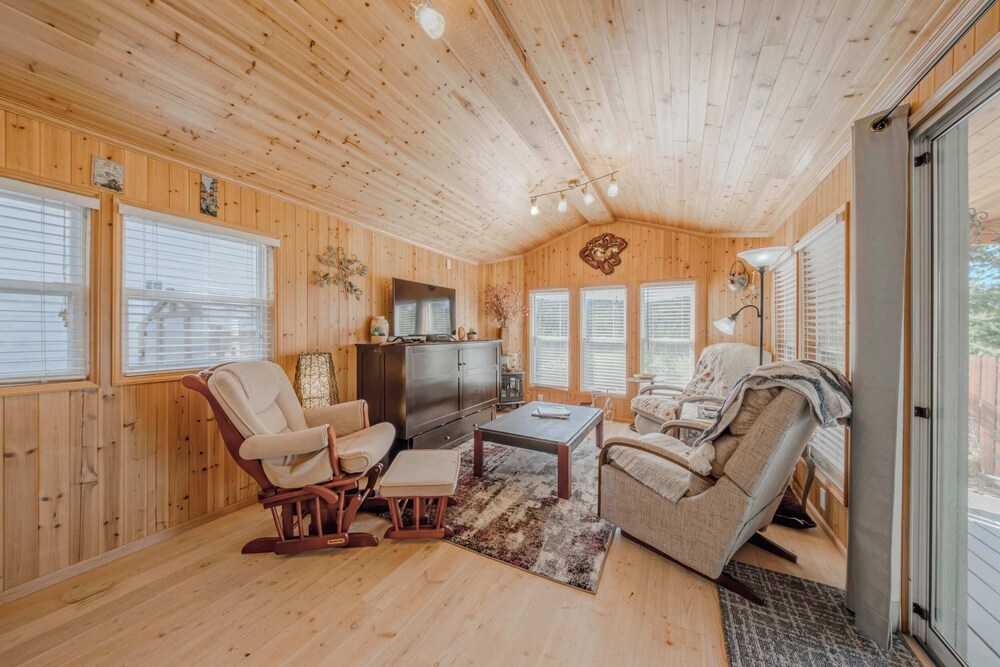 Eagles Nest Cabin Cozy Mountain Retreat for 4