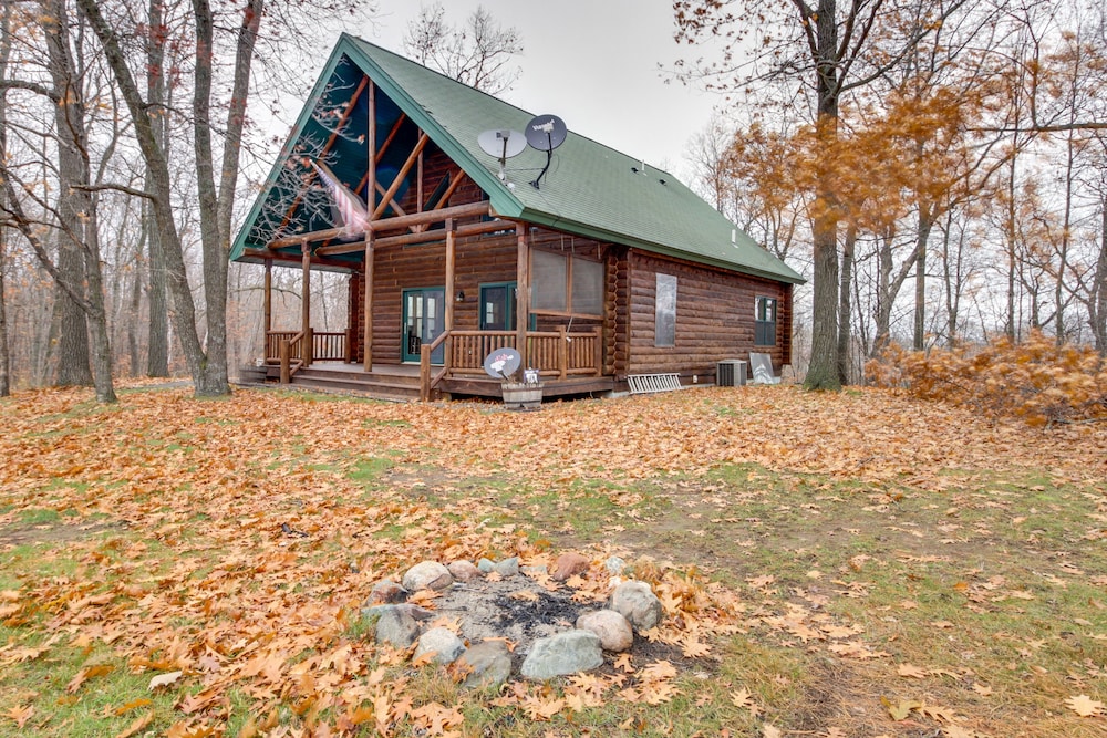 Pet-friendly Garrison Retreat w/ Gas Fireplace! view 3