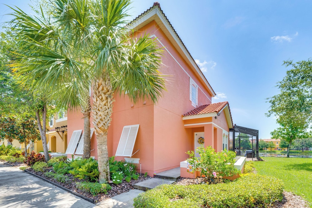 10 Mi to Disney Parks: Resort Retreat w/ Patio