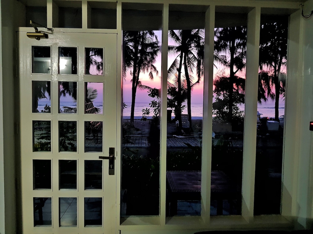 Grace Beach Inn photo 2